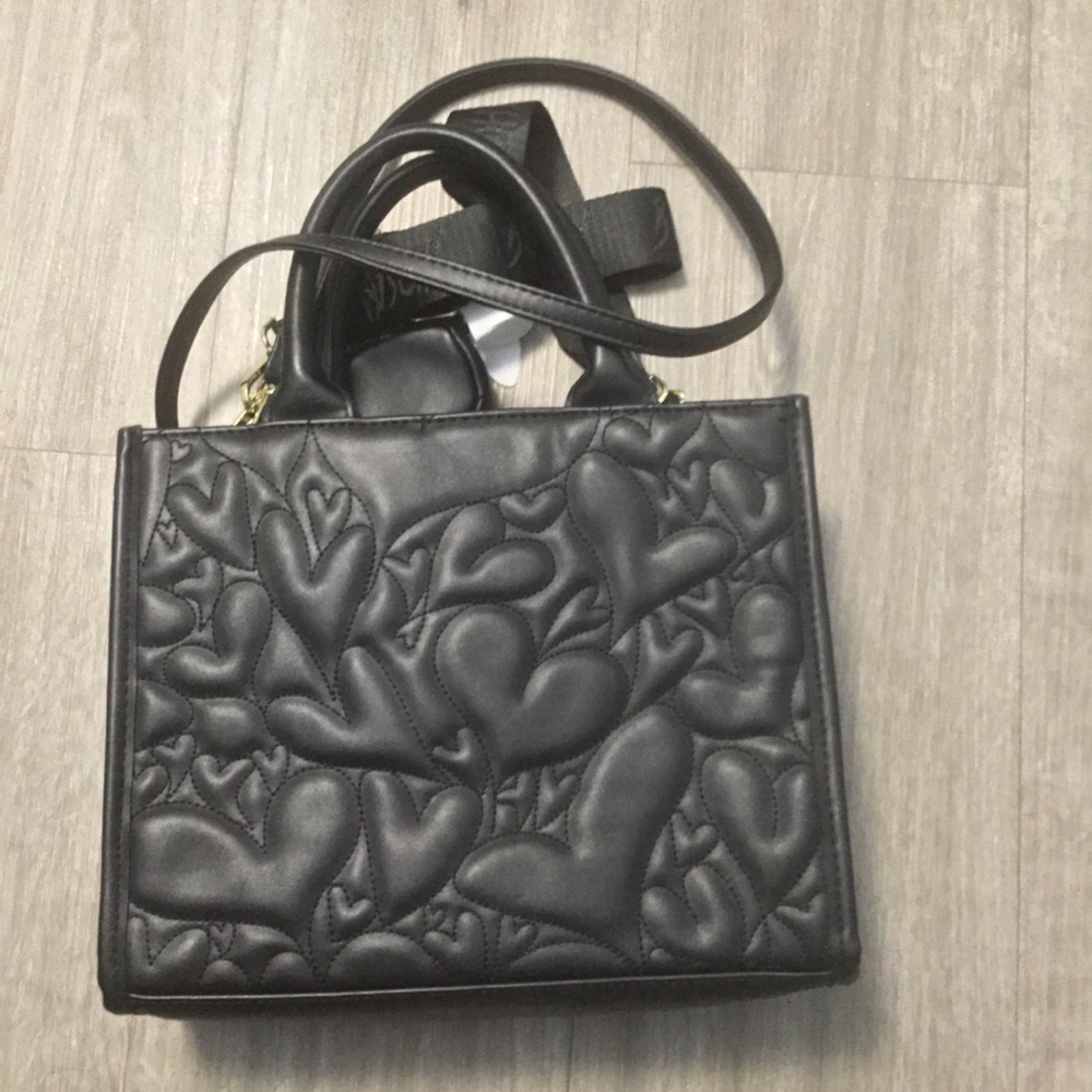 Betsy Johnson Black Puffy Three Way Crossbody with Mini Zip Charm NEW - Picture 2 of 2